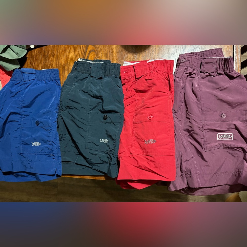 Men’s aftco bundle size 32 - 5.5 inch inseam & maroon is 8in